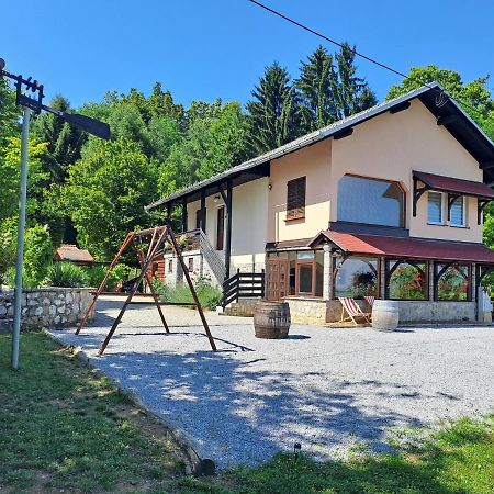 Pocitniska Hisa Parkfield Dragovan Metlika Exterior foto
