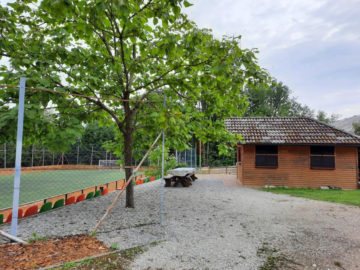 Pocitniska Hisa Parkfield Dragovan Metlika Exterior foto