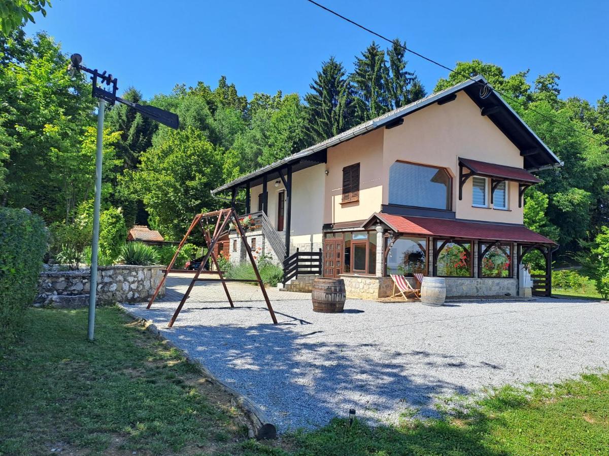Pocitniska Hisa Parkfield Dragovan Metlika Exterior foto