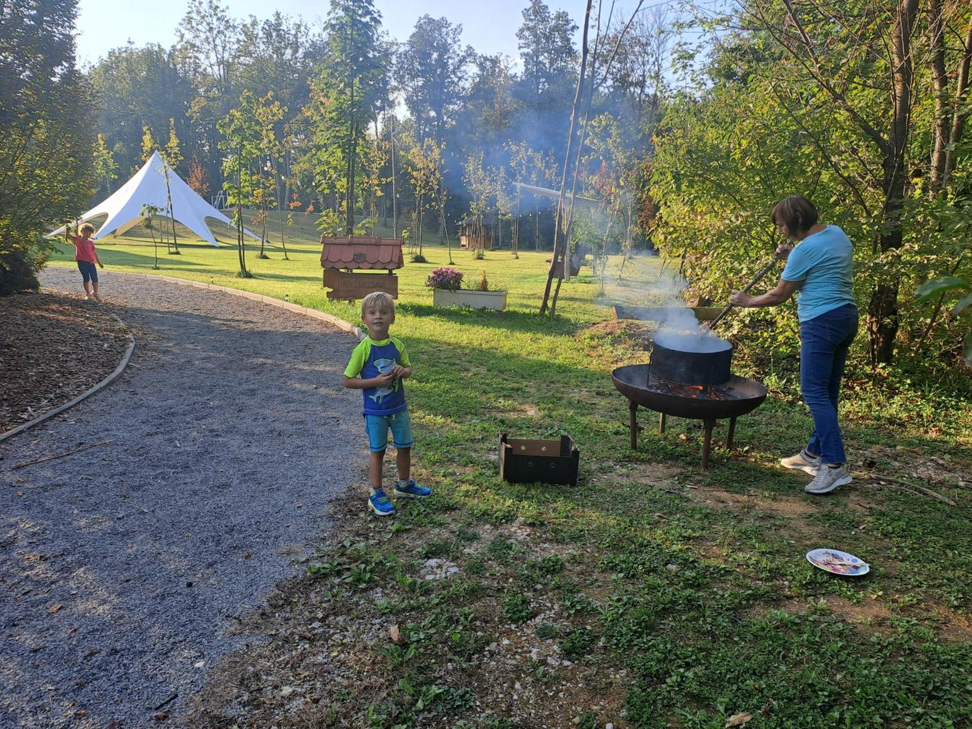 Pocitniska Hisa Parkfield Dragovan Metlika Exterior foto
